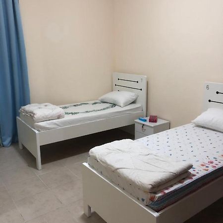 Kaya Hostel Дубай Екстериор снимка