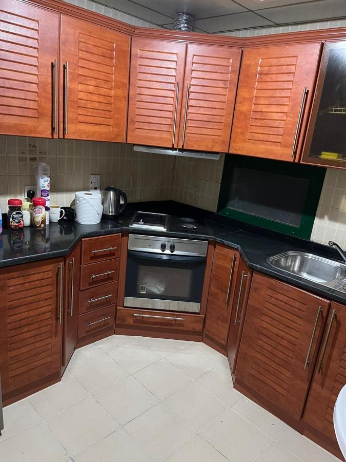Kaya Hostel Дубай Екстериор снимка