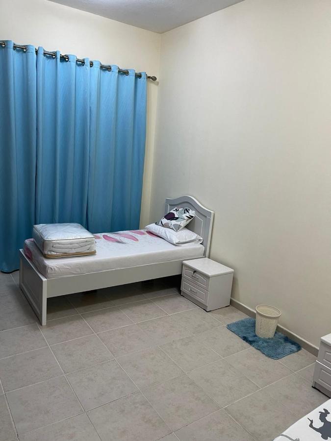 Kaya Hostel Дубай Екстериор снимка