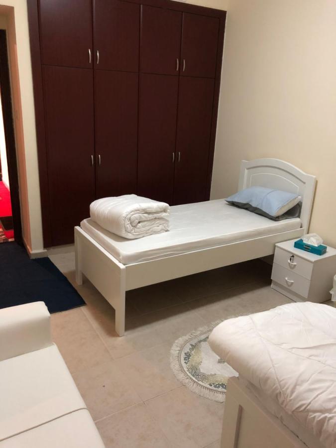 Kaya Hostel Дубай Екстериор снимка