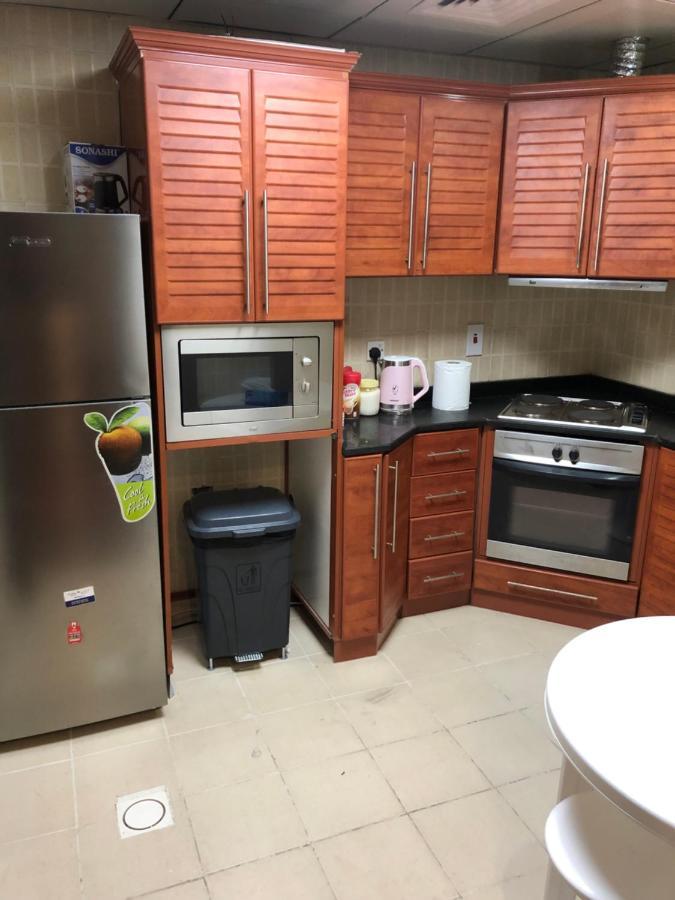 Kaya Hostel Дубай Екстериор снимка