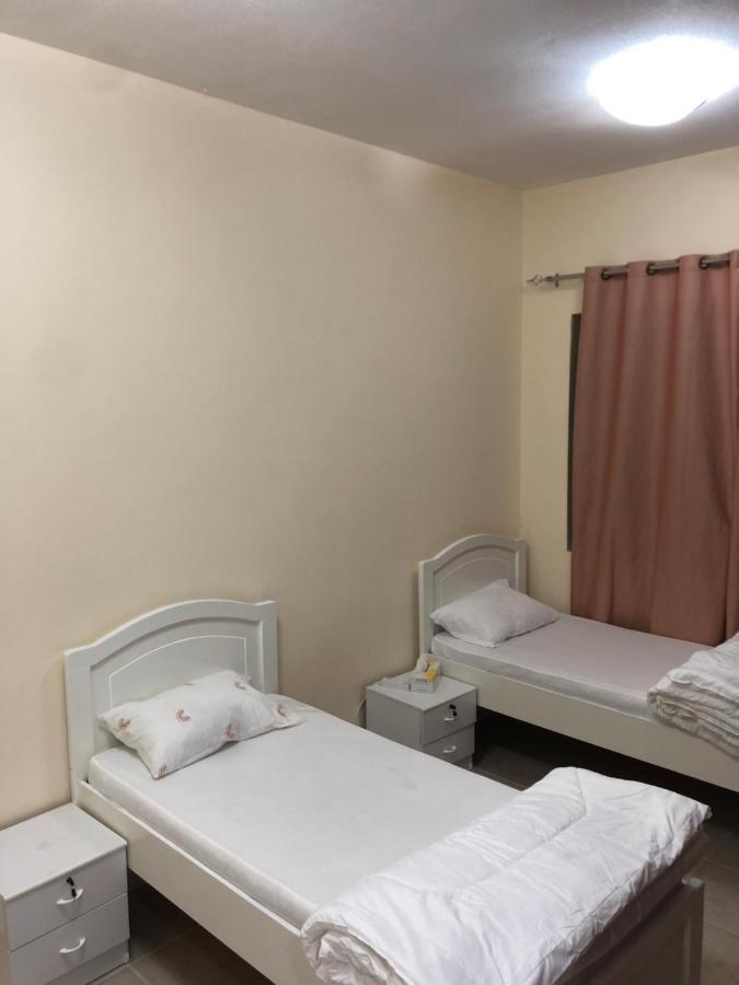 Kaya Hostel Дубай Екстериор снимка