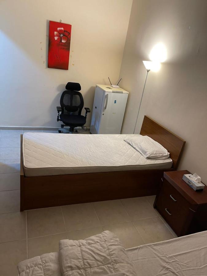 Kaya Hostel Дубай Екстериор снимка