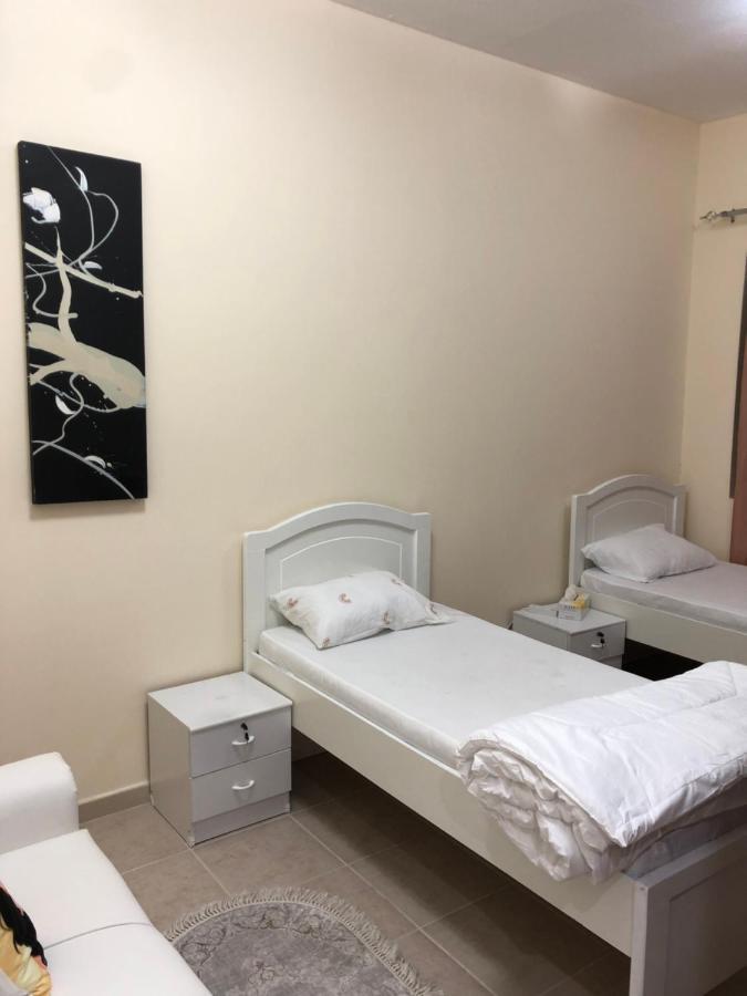 Kaya Hostel Дубай Екстериор снимка