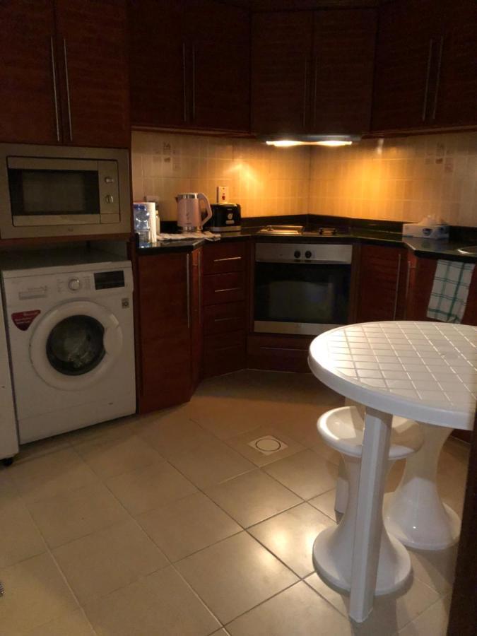 Kaya Hostel Дубай Екстериор снимка